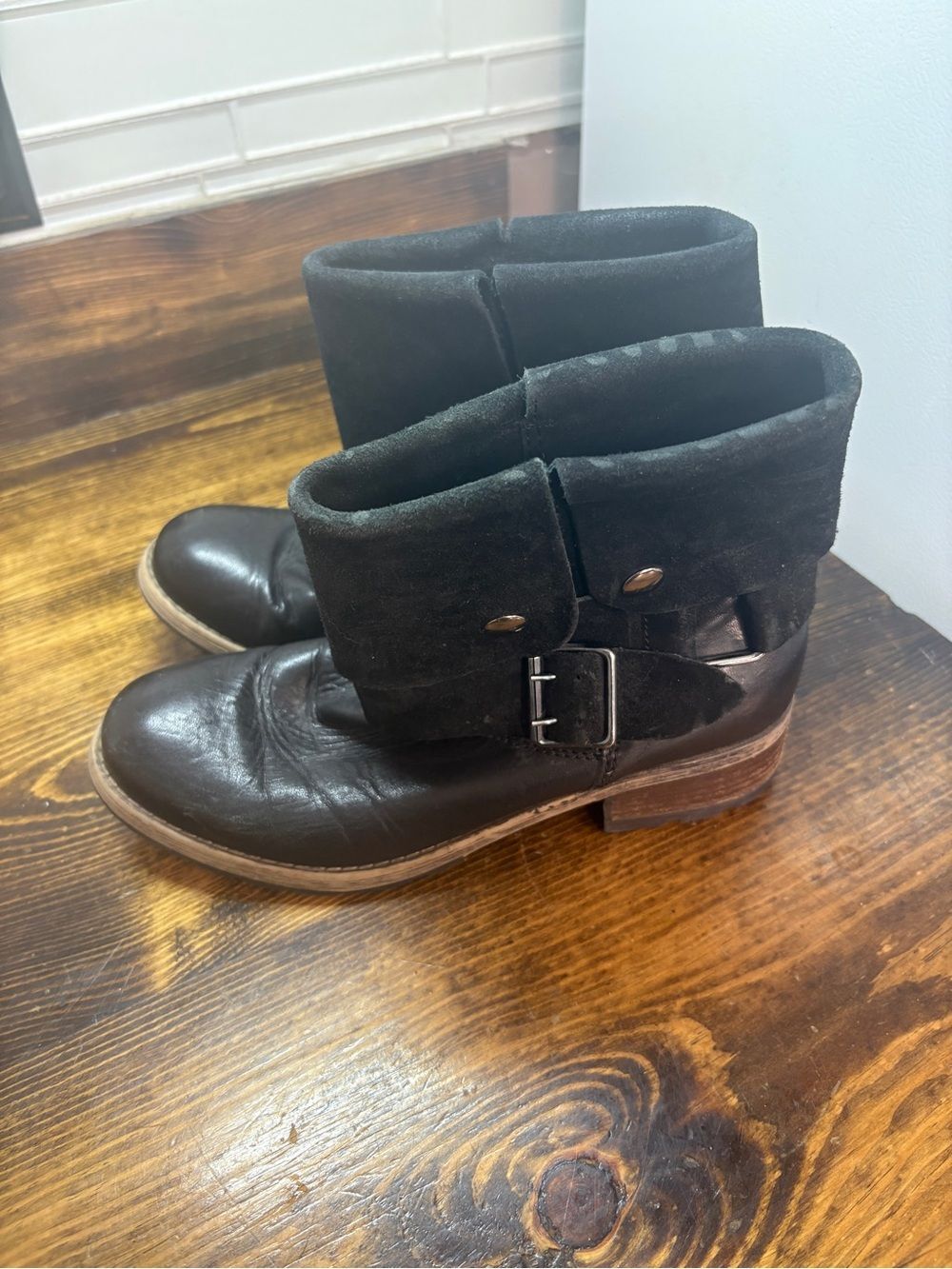 Clark’s‎ Black Boots Size 7.5
